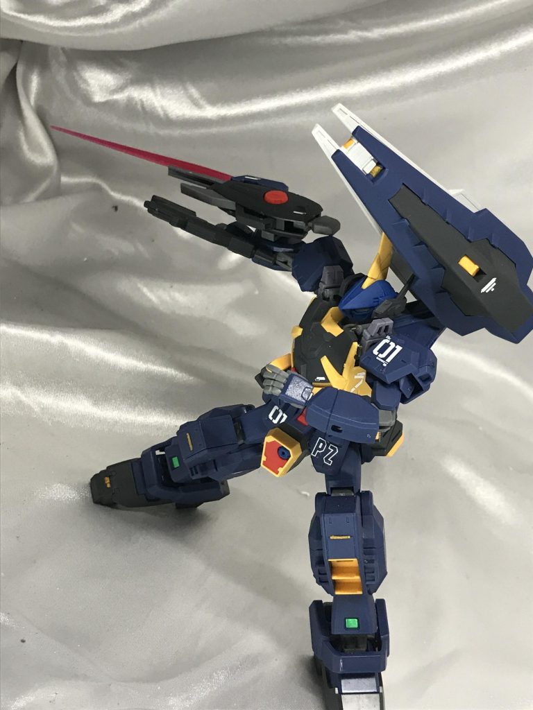 複合兵装ってことで、固定武器にサーベルもついてます。正直ボディの改造はめっちゃ大変でした。絶対大変になるだろうな、ということでMk-2の予行練習に作ったのですが、実際MK-2よりだいぶ気に入ってます（＊゜ー゜）