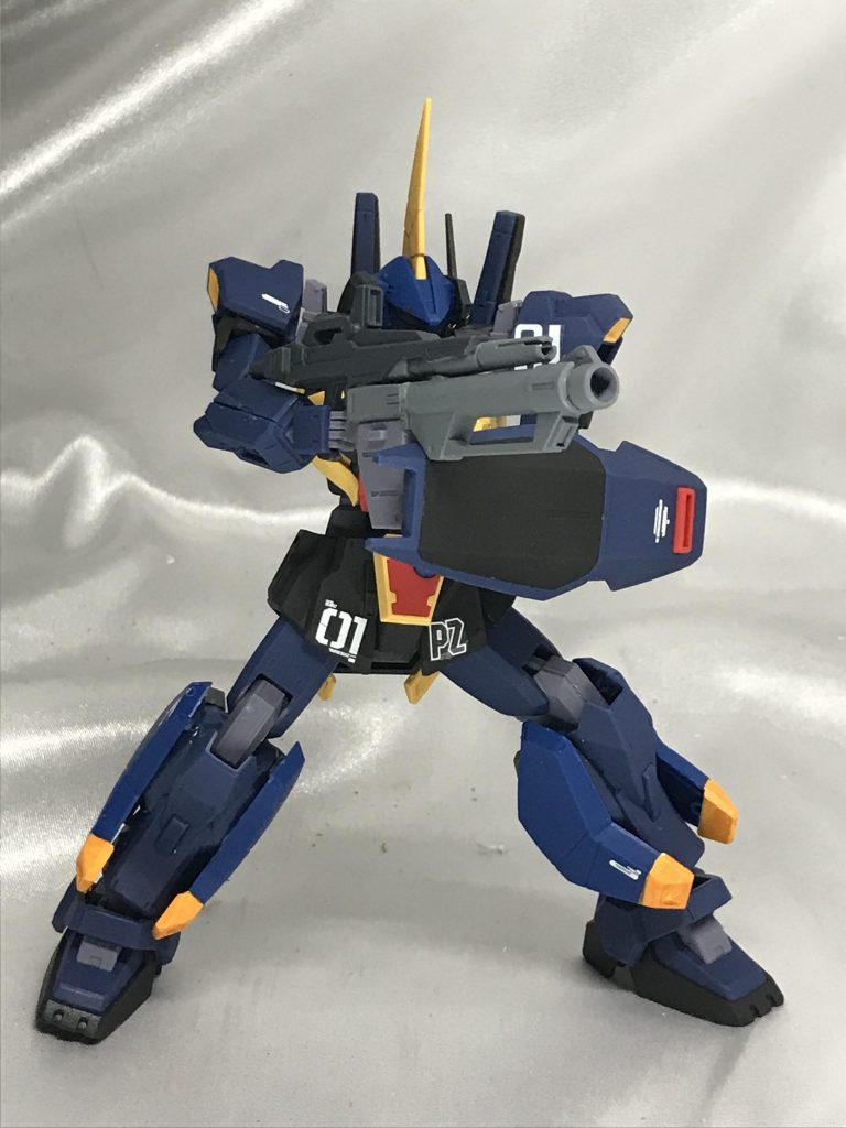 片手撃ちより、バーザムはこういう射撃が似合う気がします。デカールはさっぱり目、大きいのを数枚貼るのにとどめました。