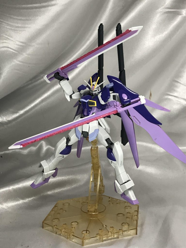 対艦刀は旧HGソードインパルスから。パーツ数が少ないため軽量で負担少なめです。