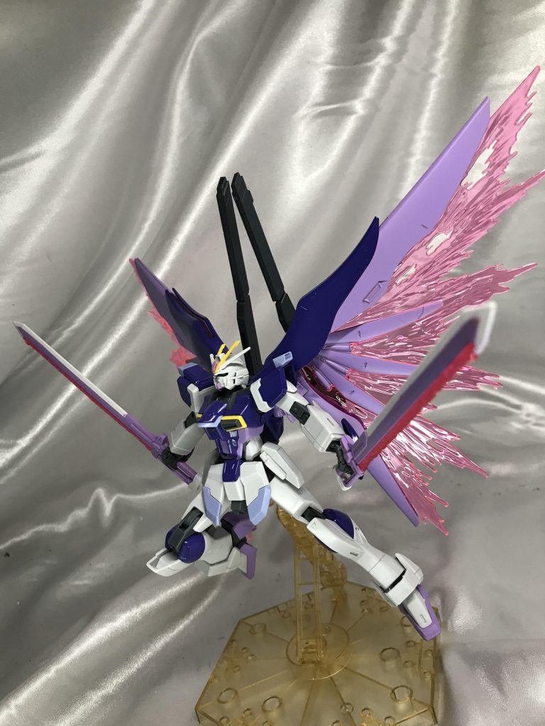 ド派手ですとにかくド派手。どうしてもディスティニーインパルスが欲しかったんでこの姿で飾れるのは本当にたまらないです(///▽///)濃い紫はカメラの都合で青に見えちゃってますが実際は割と紫です。