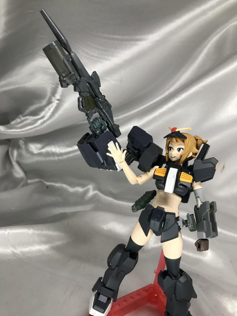腕はシルヴァバレトサプレッサーのものをほぼそのまま、獅子の帰還で出てきた姿を踏襲し、右腕は二つ連結して射撃に耐えられるよう強化してます。