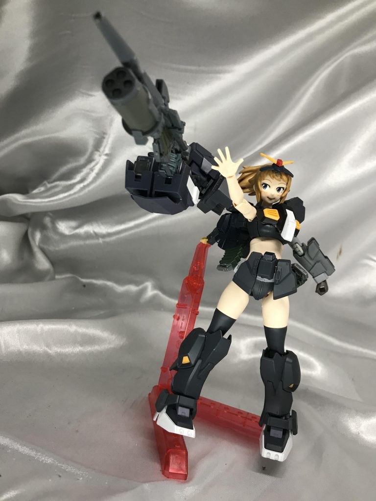 右腕はフミナから直接ではなく、ユニットとして本体とは別に作りました。腕というより、ビームマグナムを撃つ装置的なイメージです。