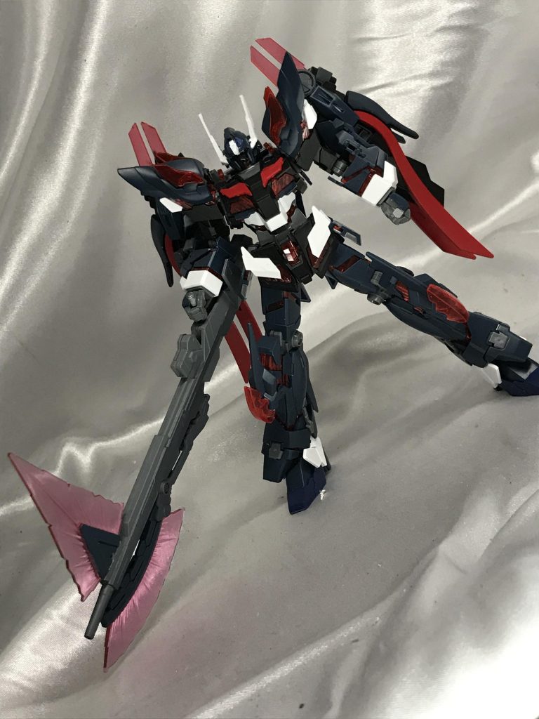 画面に収まりきらないほど長大なハルバードライフル。ユニコーンのビームハルバードをギャイースタンウェポンズのロングライフルに移植しました。