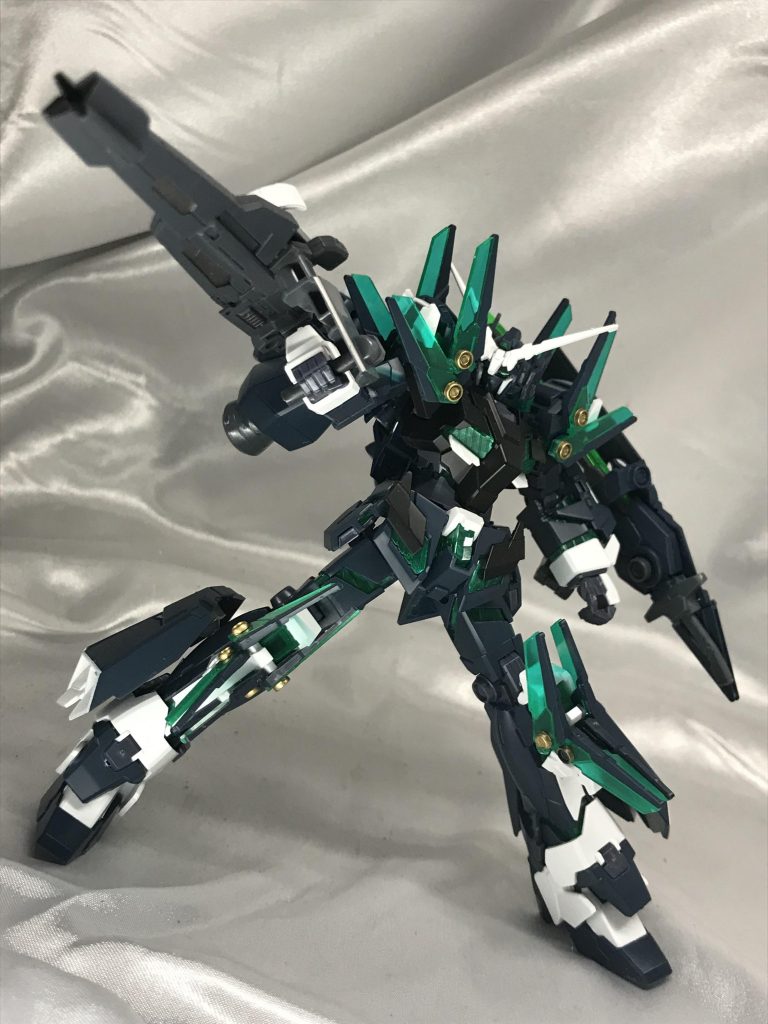 武器は後期型のまま。肩のブレードが張り出しているので可動は少し難ありますがそこまで問題ありません。