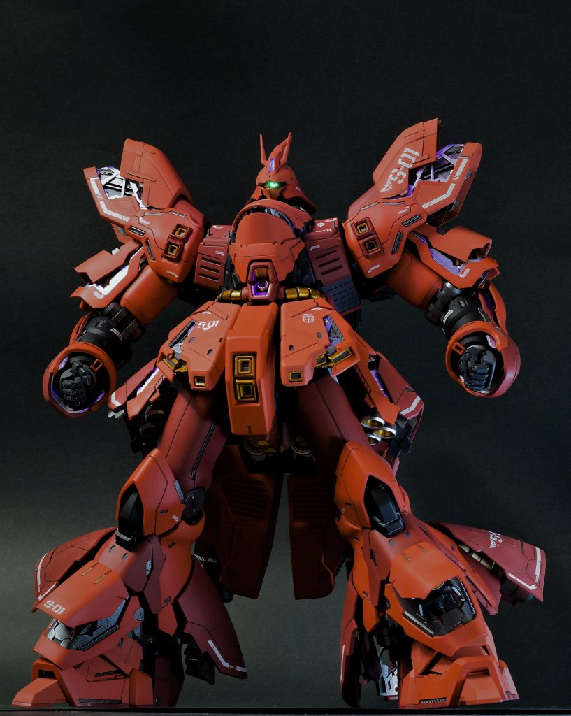 装甲を開放し内部フレームを露出内部フレームには蛍光クリアを吹いて発光するようにしていますが、この画像ではあまり光ってないですね。