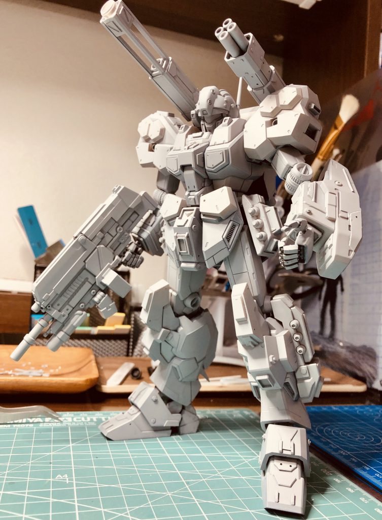 サフ萌え状態の時。この時までは通常の紺色に塗る予定でしたが。やはり特別な機体にしたくて変更。