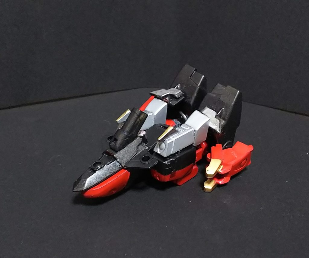 Dマリナーは機首部分でかなり悩みましたが、30MMによさげなパーツがあり、上手くまとまったと思います。足首で両足をロックしているのでプラプラしません 