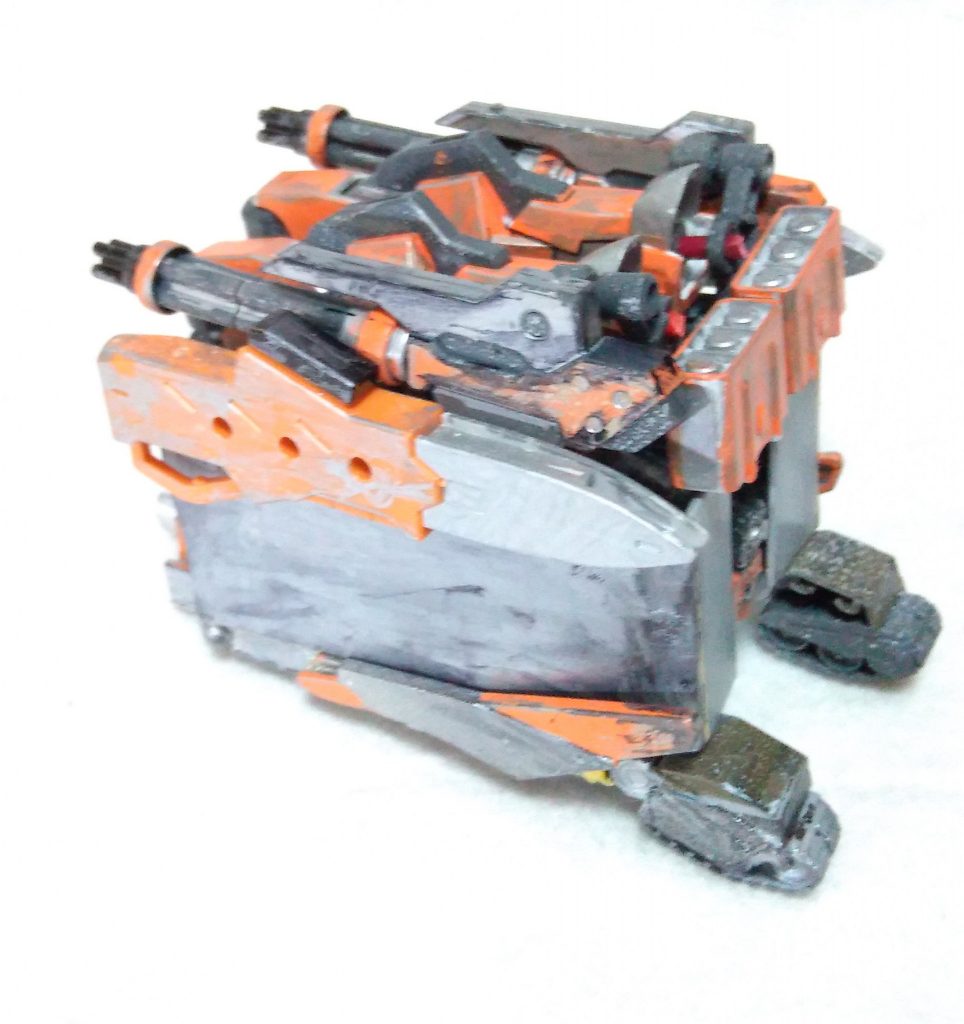 こちらが武差暴のコンテナ形態。....コンテナというより武装の塊やんけ！上面なんかガトリングガン丸出しやん！そう、コレが変形してMSの武装となるのです。