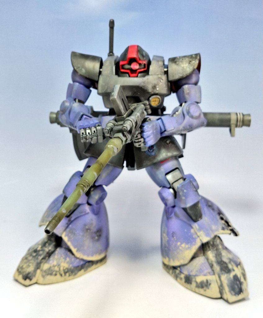 リィ曹長のイメージでモノアイは大きめに表現