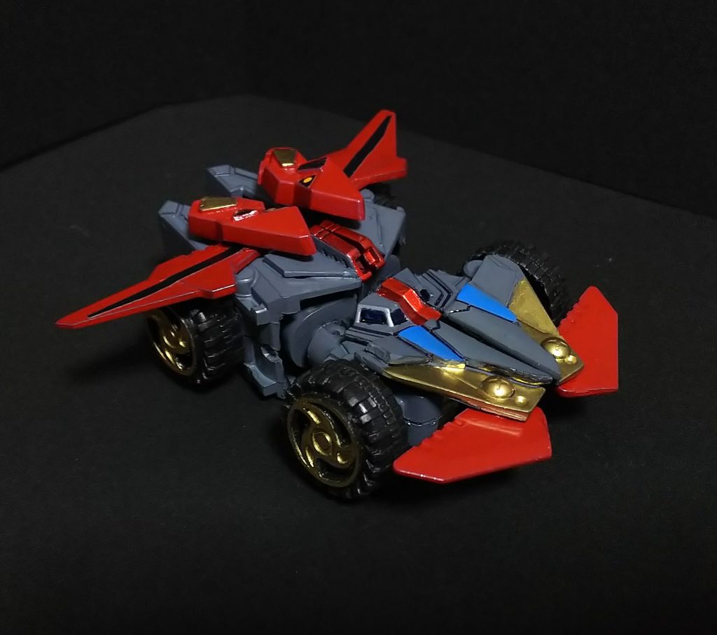 Dスピーダーは一番難産でしたどうしてもフロントがカッコ悪くなるので、パーツ差し替えにしましたフロントパーツダイナゼット時には腕の後ろに取り付け出来ます。