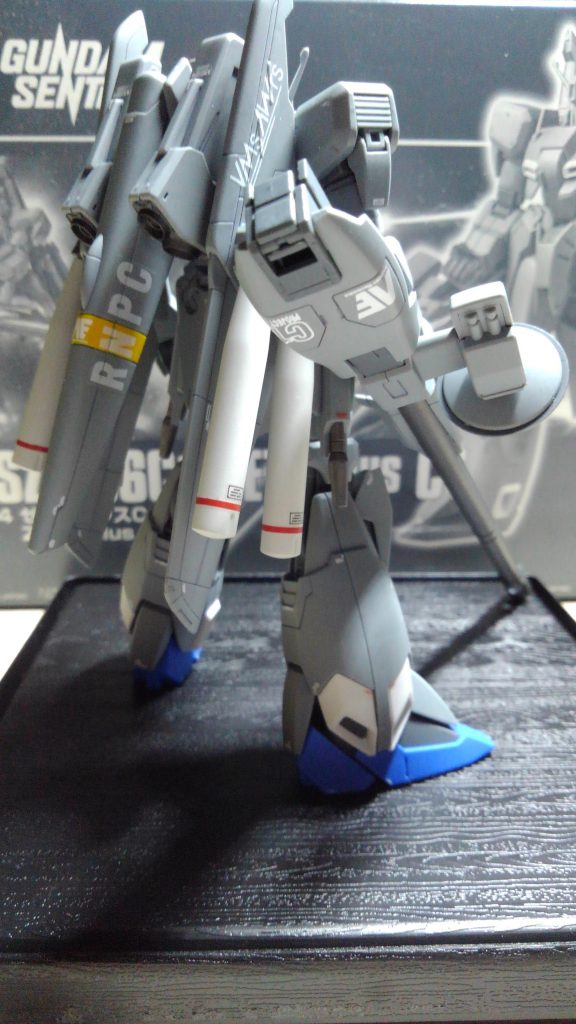 大きめデカールの貼り込みの練習。一部キット付属のシールつかう。 