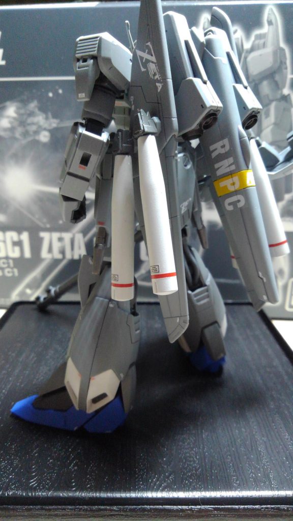 プロペラントタンクは自分の中では白いイメージなので白塗装。マーキングはシグマン機を選択。で、シグマンさんて誰ですか？