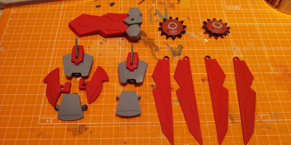 不遇な機体をどうにかしてあげたくて今回のコンペ用のミキシング機体に選定しました。少しは昇華できたような気がします。以前作ったシャイニング風の機体と並べられるようにガンダムローズカラーにしようかと迷いましたが、今回はリライズコン参加の為の機体なのでそのままのカザミカラーにしました。フェイスガードはヴェルデバスター。なにかに使えそうと思ってパーツパラダイスで頭だけ入手していたもの。バグはガンダム名鑑のものを使用。