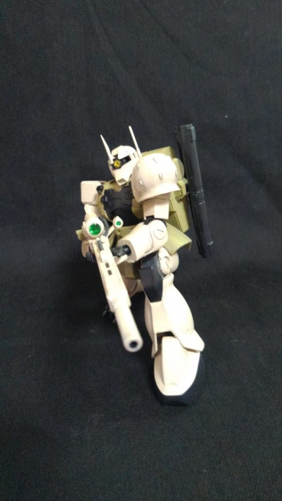 ビーム・スナイパーライフル構え状態。