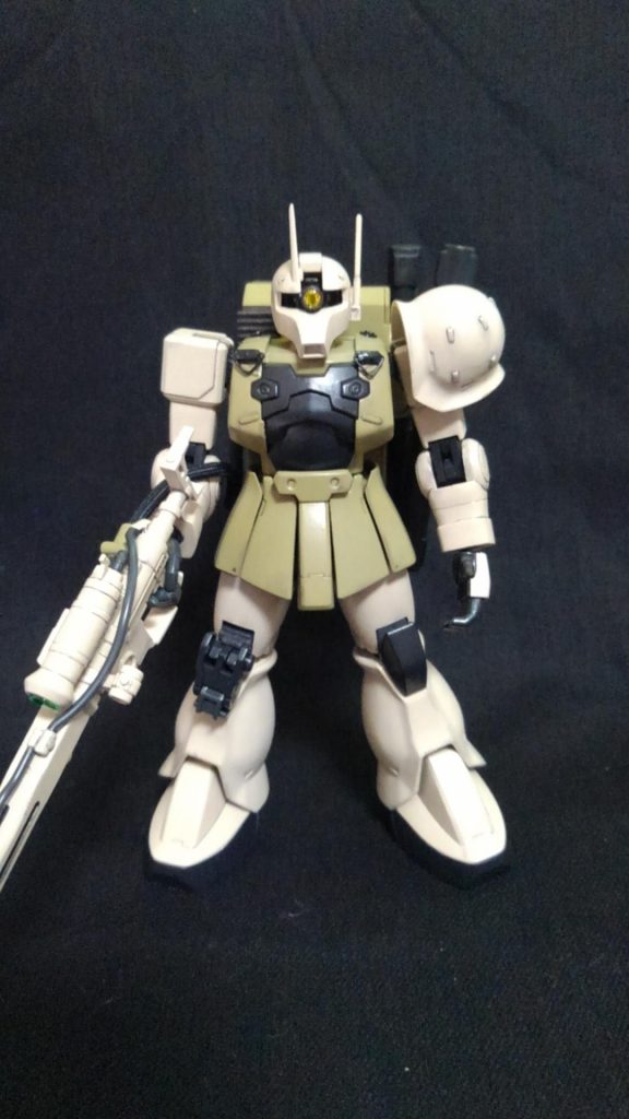 正面機体固定用フックに関してですが、塗装後に取り付けようとしたところ、大小それぞれのパーツを飛ばしてしまいましたorzそのため今回はキットのフックパーツではなく、プラ板とプラシート、ホッチキスの針を使用して自作しました。