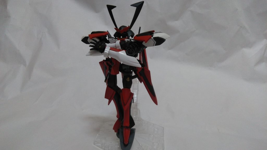 マスラオだからこそ出来る腕組み。手首を移植すればスサノオでも出来るとか言っちゃダメ