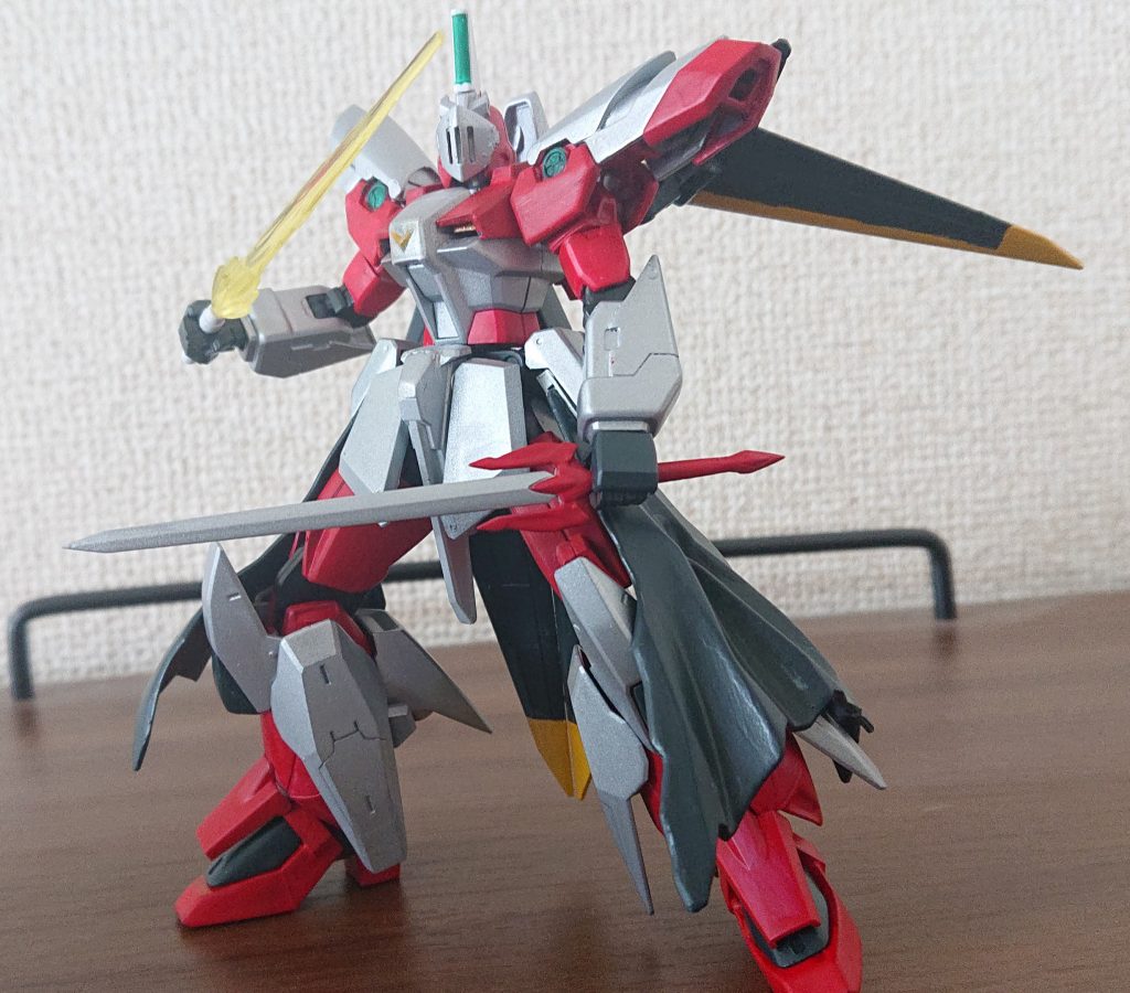 破斬刀&トニトルアビームサーベルモビルジンの重斬刀をより強度を上げた破斬刀と強化ビームサーベルの二刀がメイン武器である。