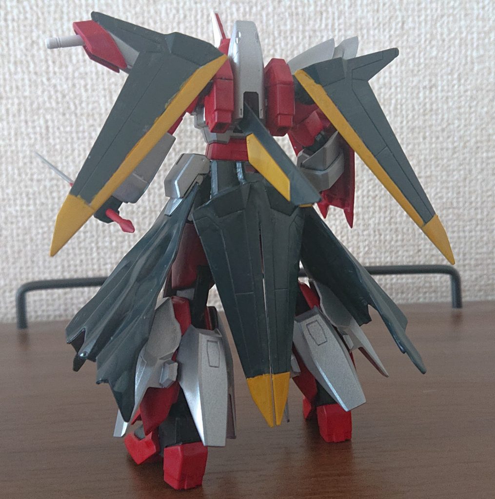 マントのような装甲はいかなる攻撃も弾く強化VPS装甲になっている。