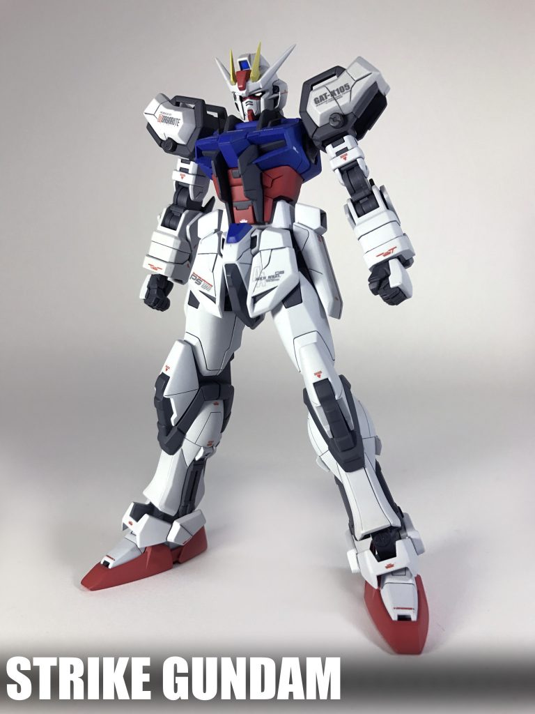 ・GAT-X105(MBF-02) ストライクガンダム  モルゲンレーテ社製の汎用試作型MS。オーブのPS装甲材は「アメノミハシラ」のみで製造され、本機は「ストライクルージュ」に先行してパーツフィッティング機として同ファクトリーでC.E.71年6月初旬に完成。「アークエンジェル級強襲機動特装艦 1番艦アークエンジェル」へ搭載予定であったものの、オーブ軍(当時は3隻同盟)に編成される事は無く「イズモ級多目的宇宙戦艦 1番艦イズモ」の搭載機となり、第1次連合・プラント大戦終結後はモルゲンレーテ社のテストヘッドとして新技術実証機として運用されます。