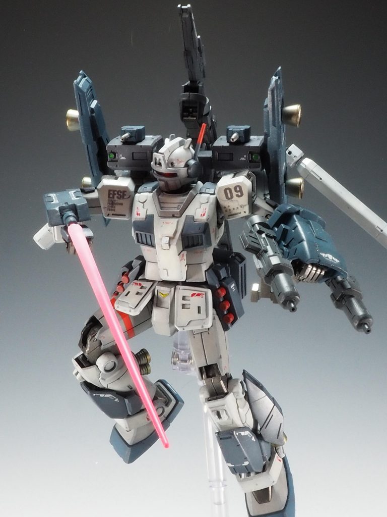 左腕には二連装のマシンガンを付けてみました。威力より取り回しの良さを重視した装備です。