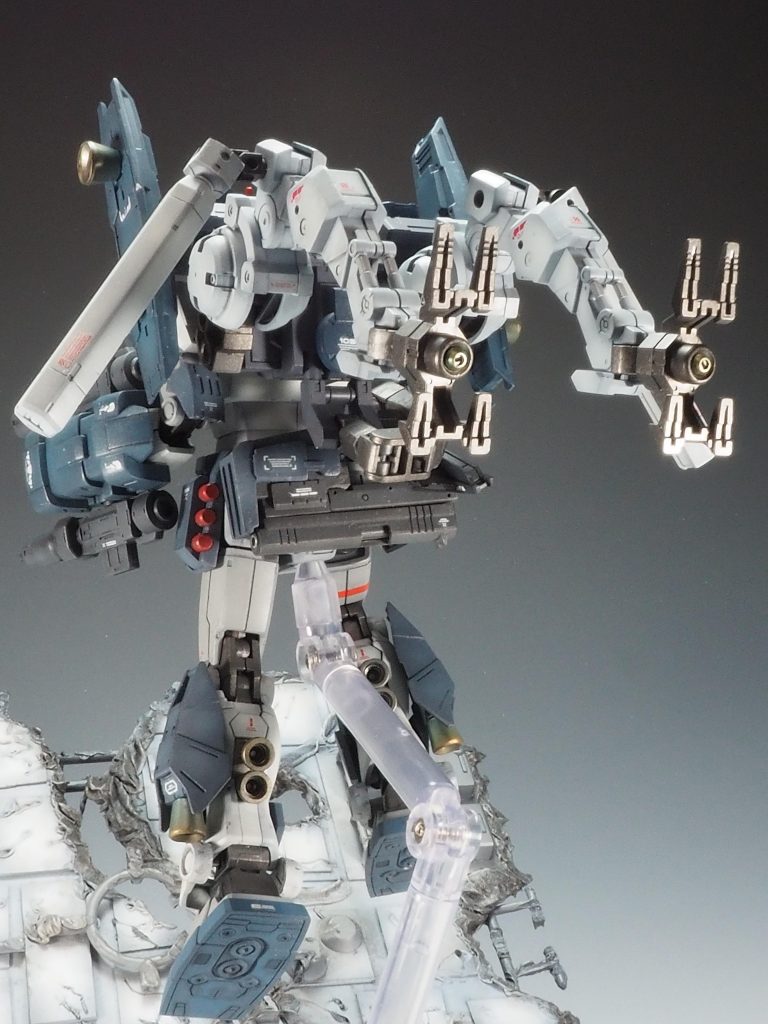 背中のブースターはフレキシブルに可動してかなりトリッキーな動きができるかと…シーマ様に「バッタか!💢」と罵られるのが目標です。