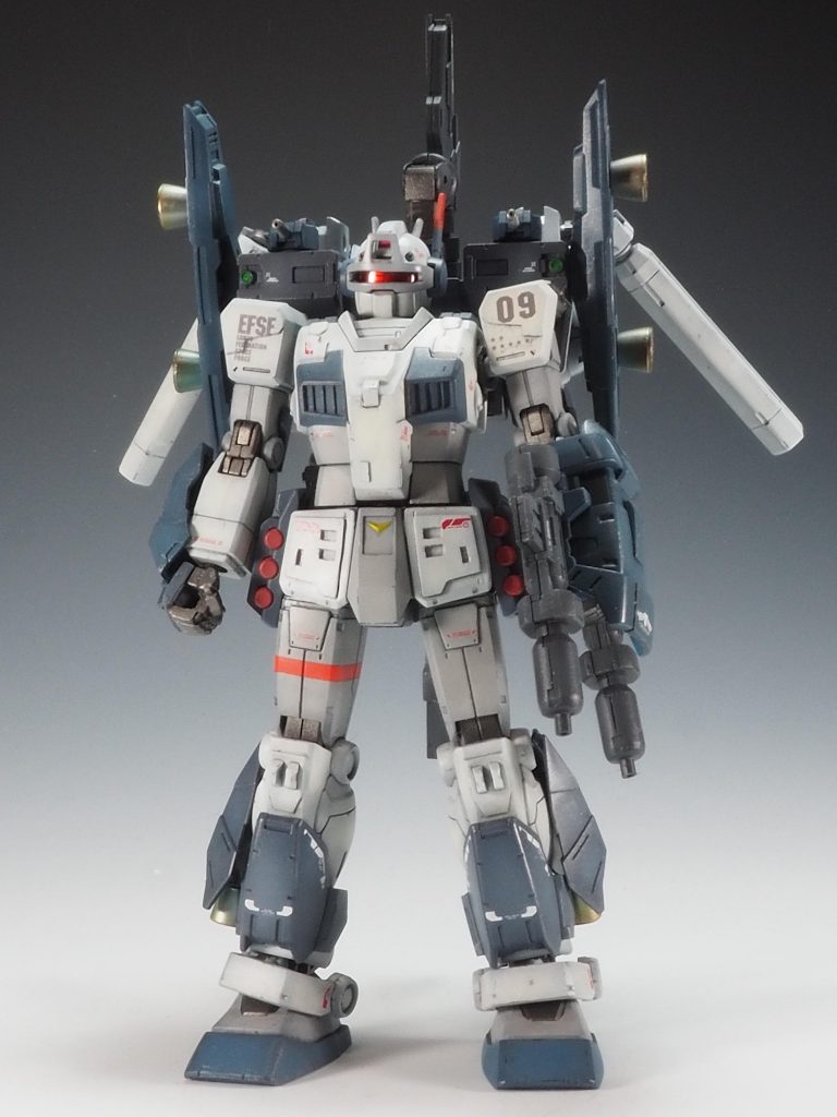 ベースはジム•インターセプトカスタムです。腰アーマーをジェスタから拝借した以外は30MMの部品で作りました。1年戦争後のジオン残党狩りのために作られた機体で敵を逃がさないよう、推進力増加のため各部にバーニアを増設しています。