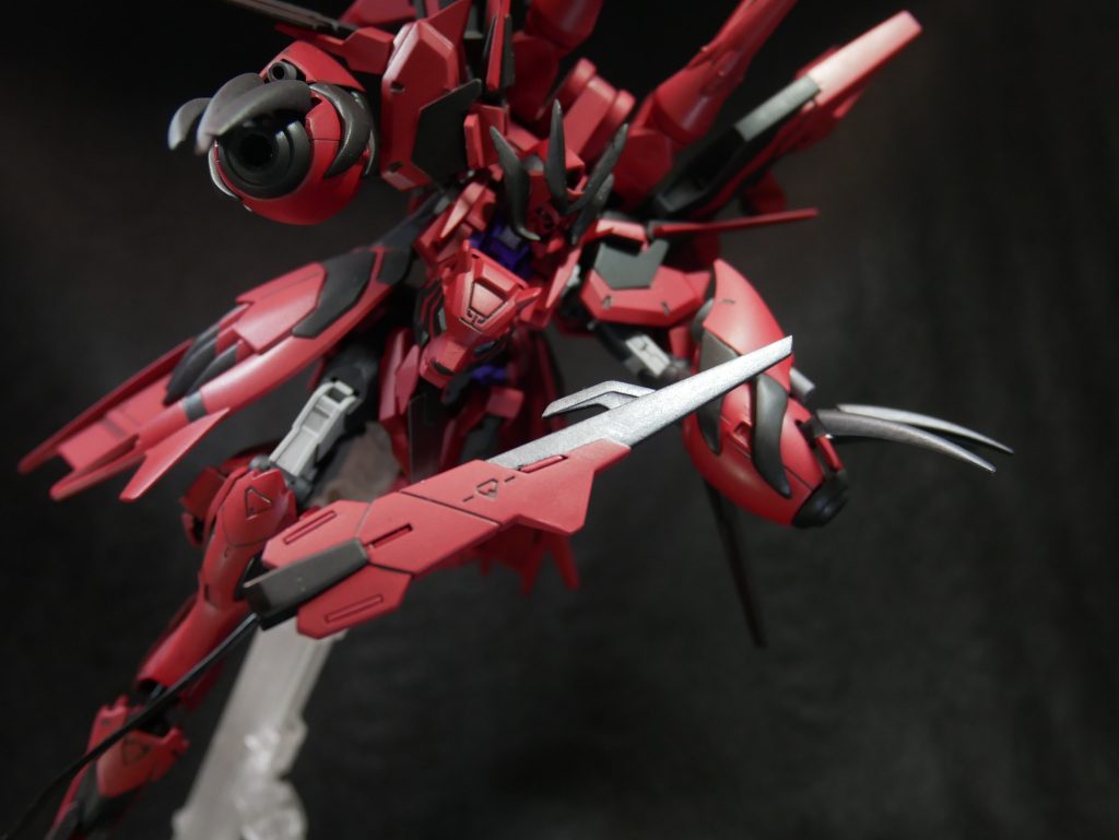 尻尾の部分にはバルバトスルプスレクスのテイルブレードを採用。オールレンジとはちと違いますが、これも遠隔で攻撃できるので、まあありかなと。