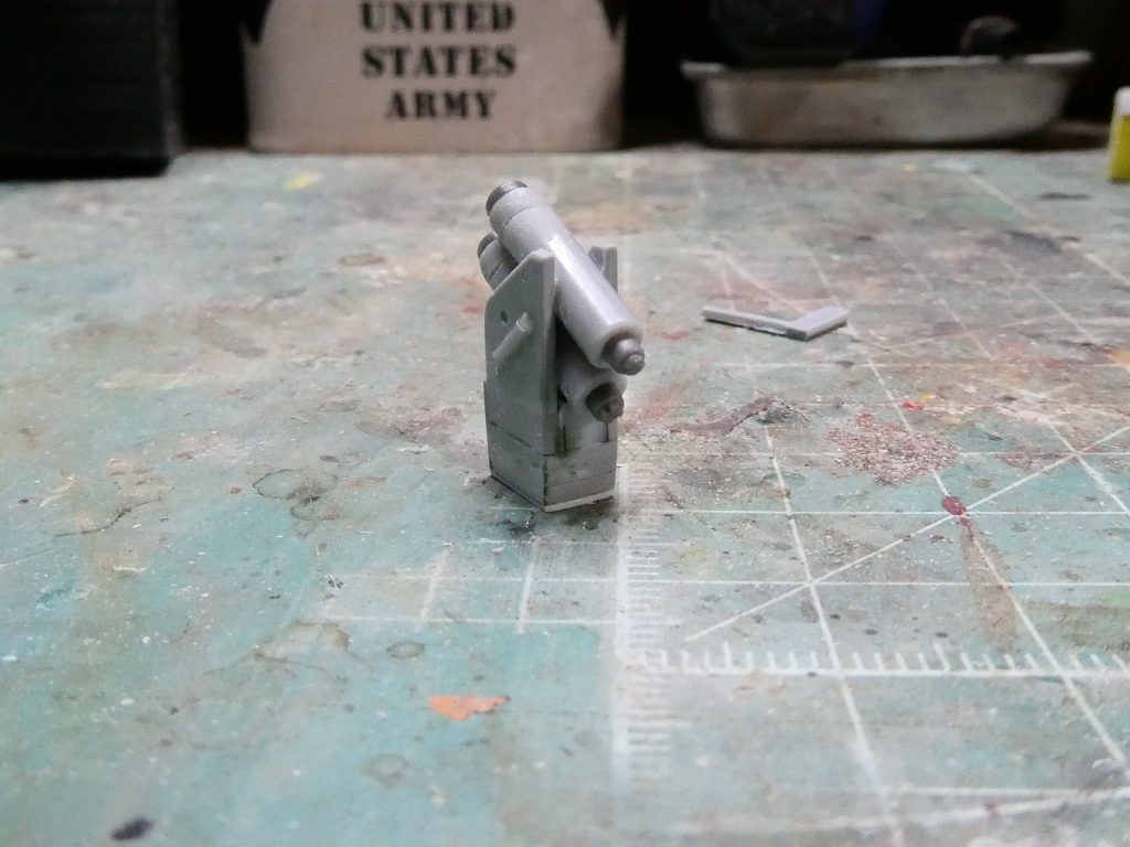 スモークディスチャージャーは、プラ材やディテールアップパーツで新規に作りました。