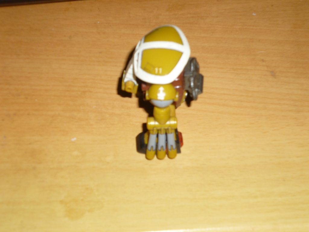 頭部のアップです。 このムッチリとしたオツムの形がたまりません(笑)。 今ふと思いついたのですが、ジュアッグの頭部がこんな形状なのは、水中で移動する際に水の抵抗を減らすためなのでしょうか?だとしたら、こんなふざけたデザインも意外と理にかなったモノなのかもしれないと思えてきます。