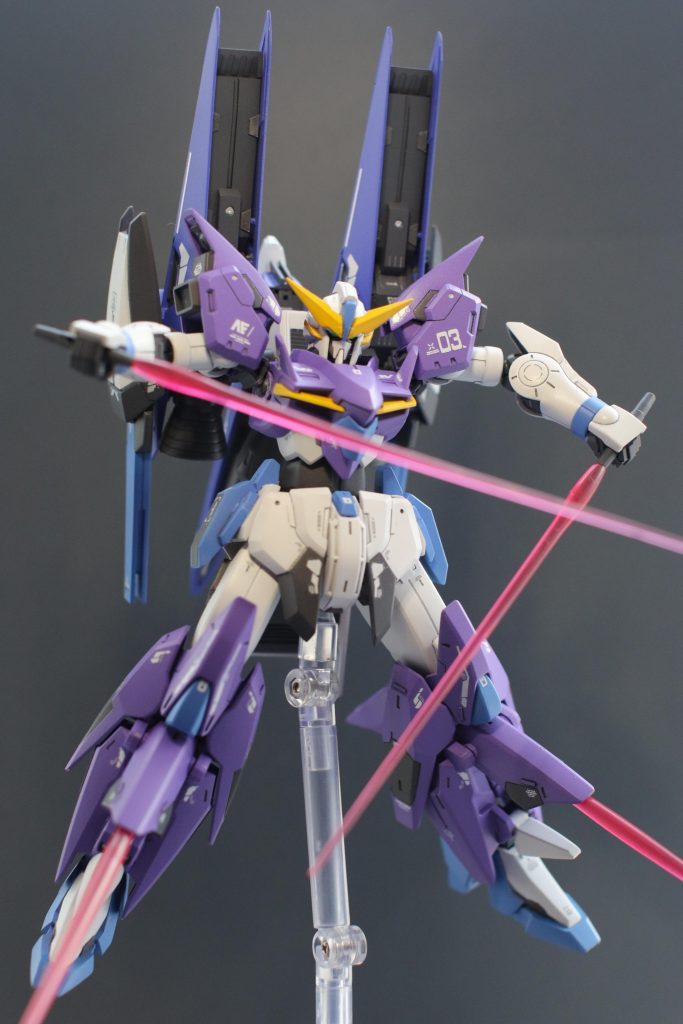 脛のビームガンはビームサーベルにもなるでしょ！って事で驚異の4刀流！