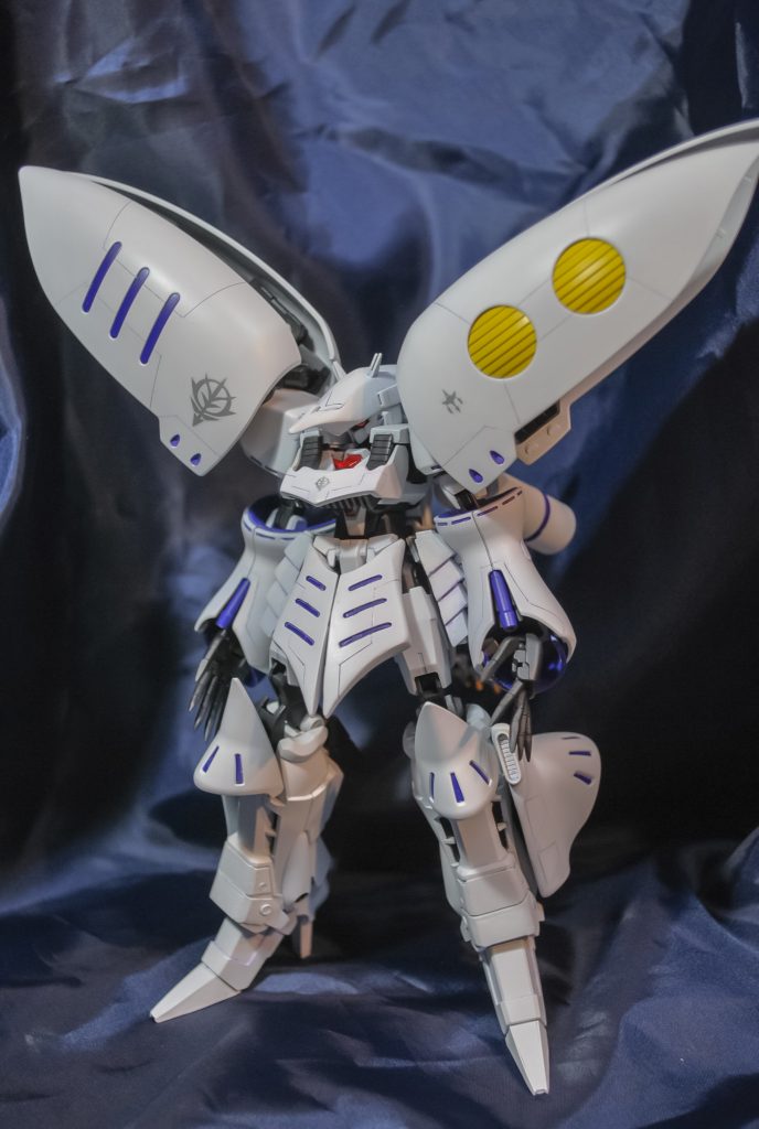 正面からです。今回はコアガンダムⅡの大幅なプロポーション変更はしないと云うマイルールを設定したので腰部にボリュームをもたせて「くびれ」を表現しました。