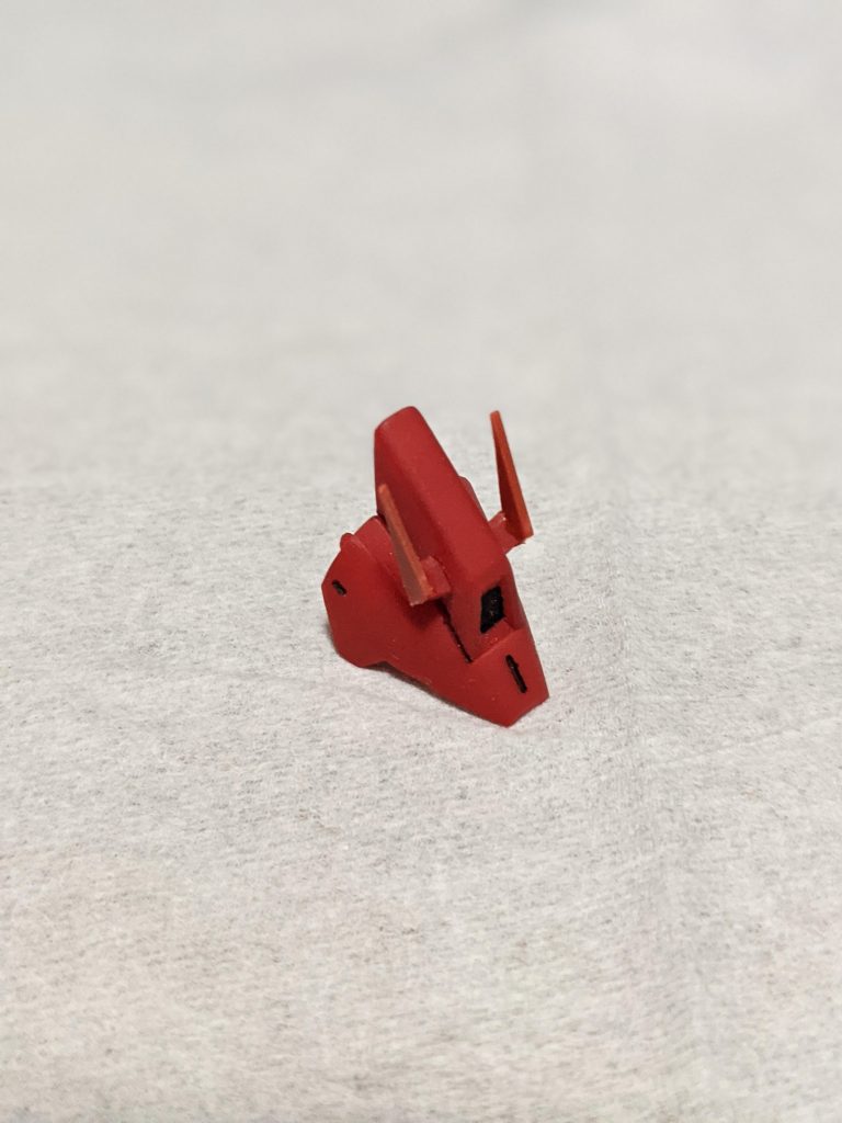 赤いランナーを削ってこんな感じに取り付けました。