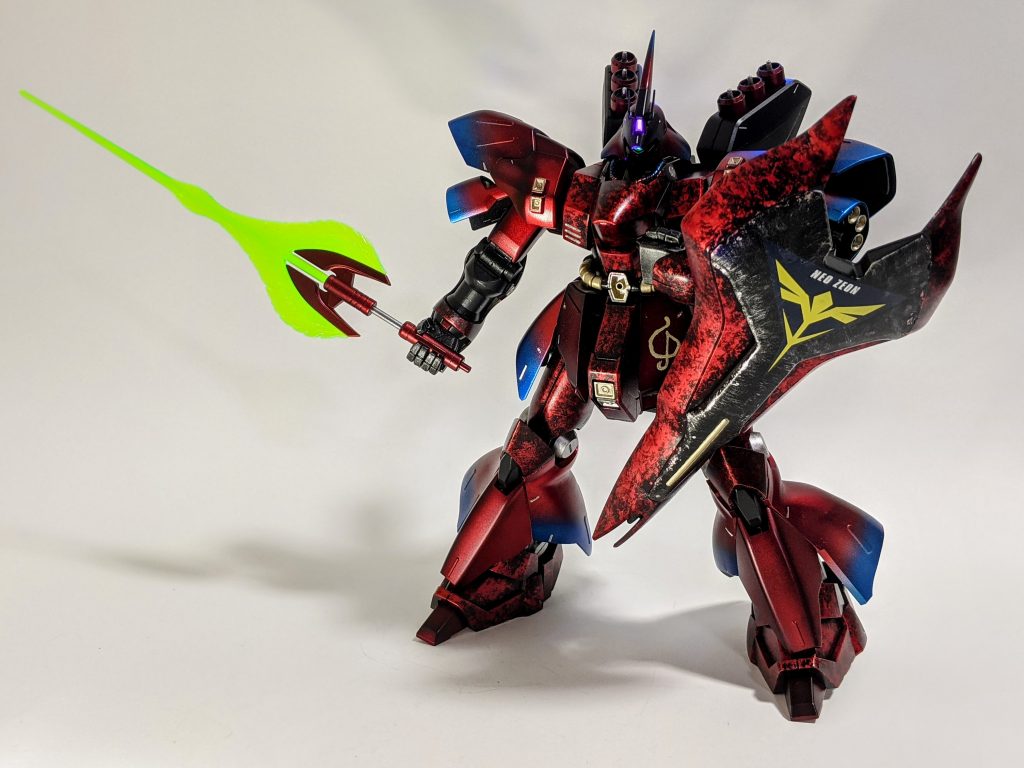 塗装の際、盾のマークが消えるのが勿体無かったので(雑に)マスキングしてそのまま活かしました。また、前垂れのマークは手書き(落書き)です。