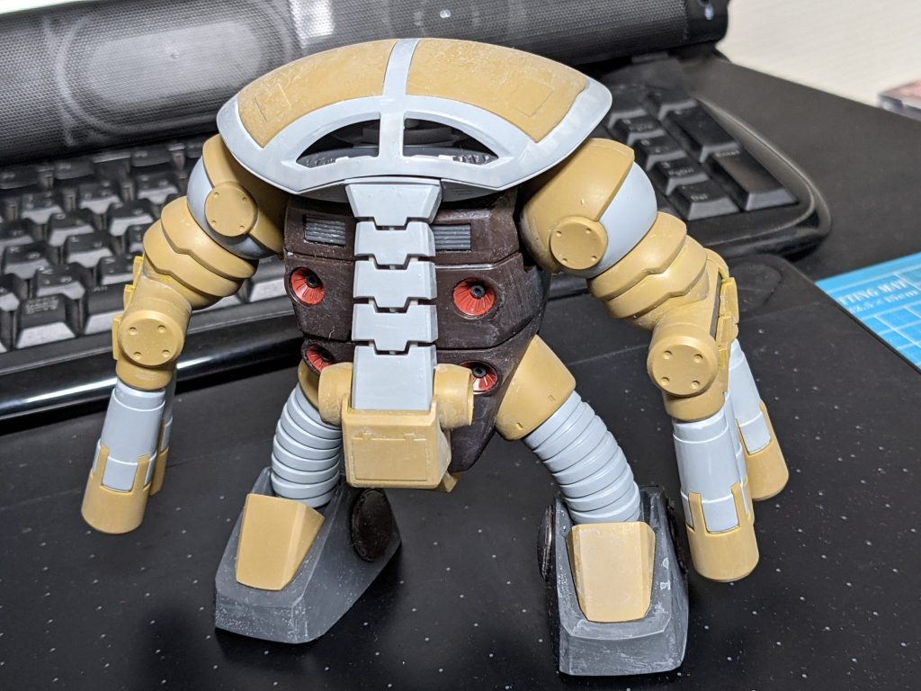 汚し入れる前。ベース塗装した上にライトグレーでウォッシングしてあります。