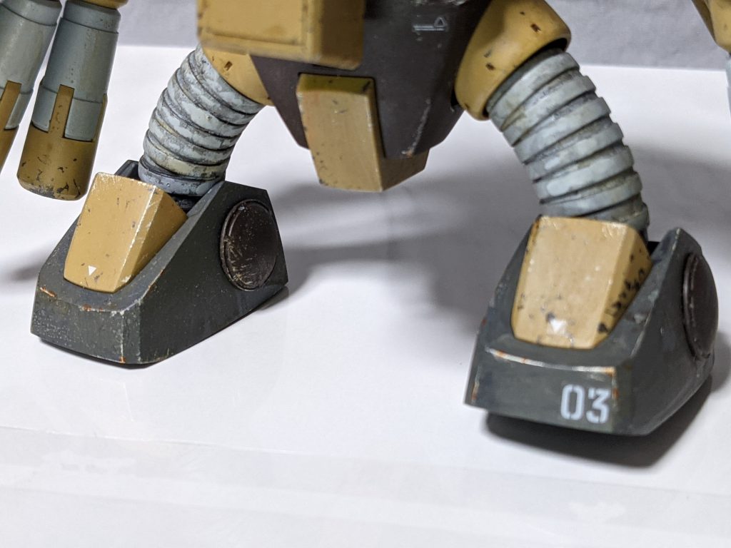 足もオイル汚れ的なものを入れてあります