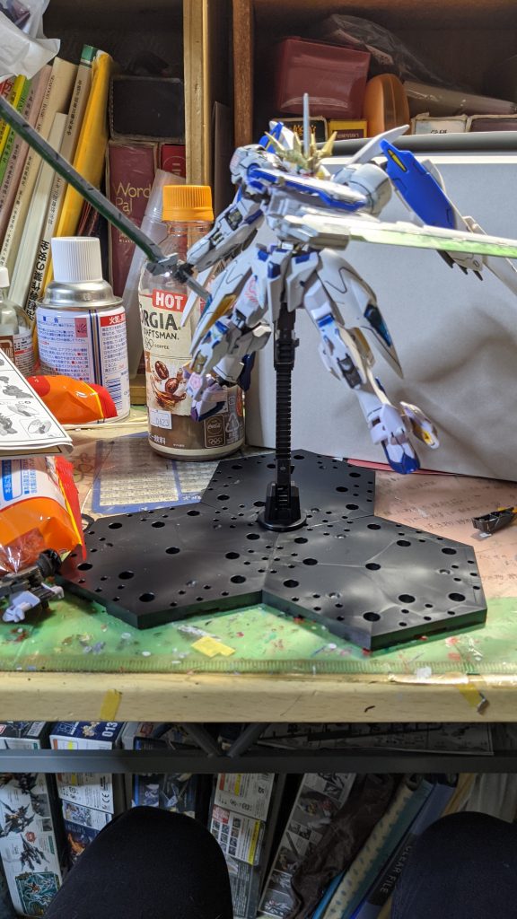 バスターソード、天叢雲ロゴス専用の物でバスターソードにはブースターがついており、加速をつけて切り裂く感じ、天之叢雲は、どんな物でも切り裂く専用刀でロゴスに認められたものにしか抜けない使用になっている