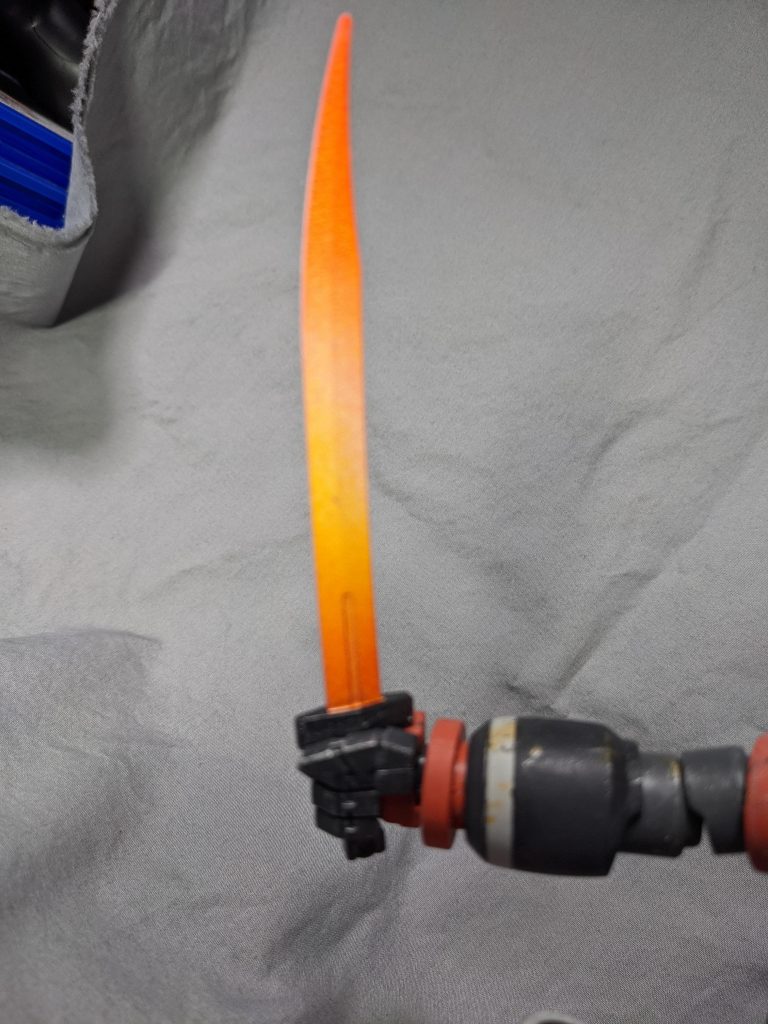 ヒートソード。白ベースにクリアーオレンジとクリアーレッドでグラデーションをかけています。