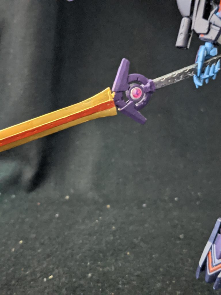 槍の真ん中に100均の貼るイヤリングを付けていい感じにしました