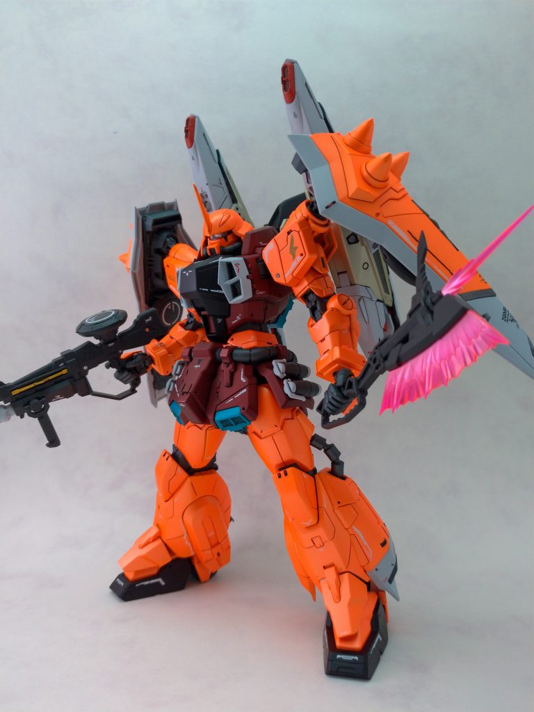 デカールワークについて。一部はキット付属の水転写デカールを使いましたが、基本はRGデスティニー用のデカールを使っています。faithマークはMGデスティニー用デカールから。その他、HJモデラーズデカール等を使用しました。