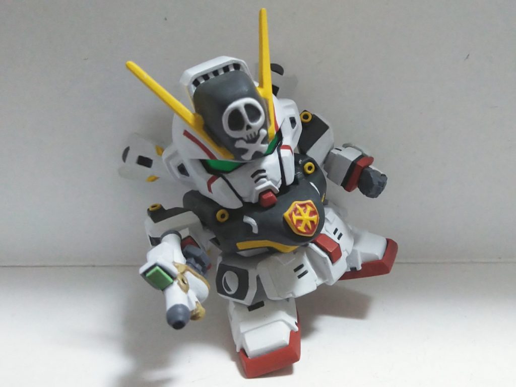 塗装は水性塗料筆塗り。ドクロマークとエンブレムの塗り分けに苦労しました。