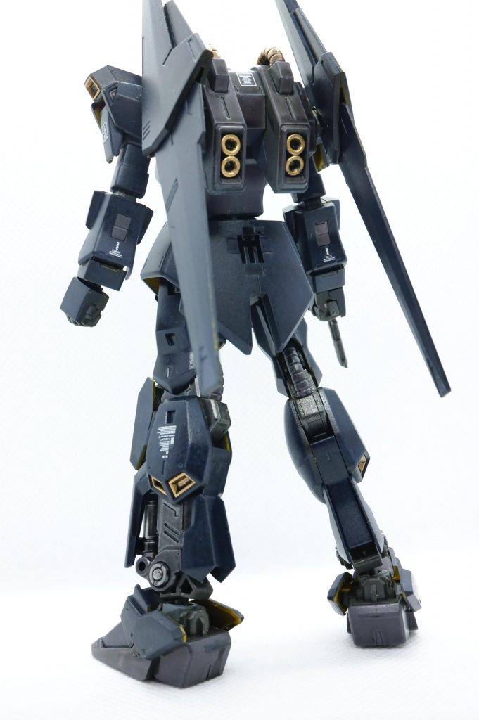 背面。足のフレーム部は上手くいったように思います。