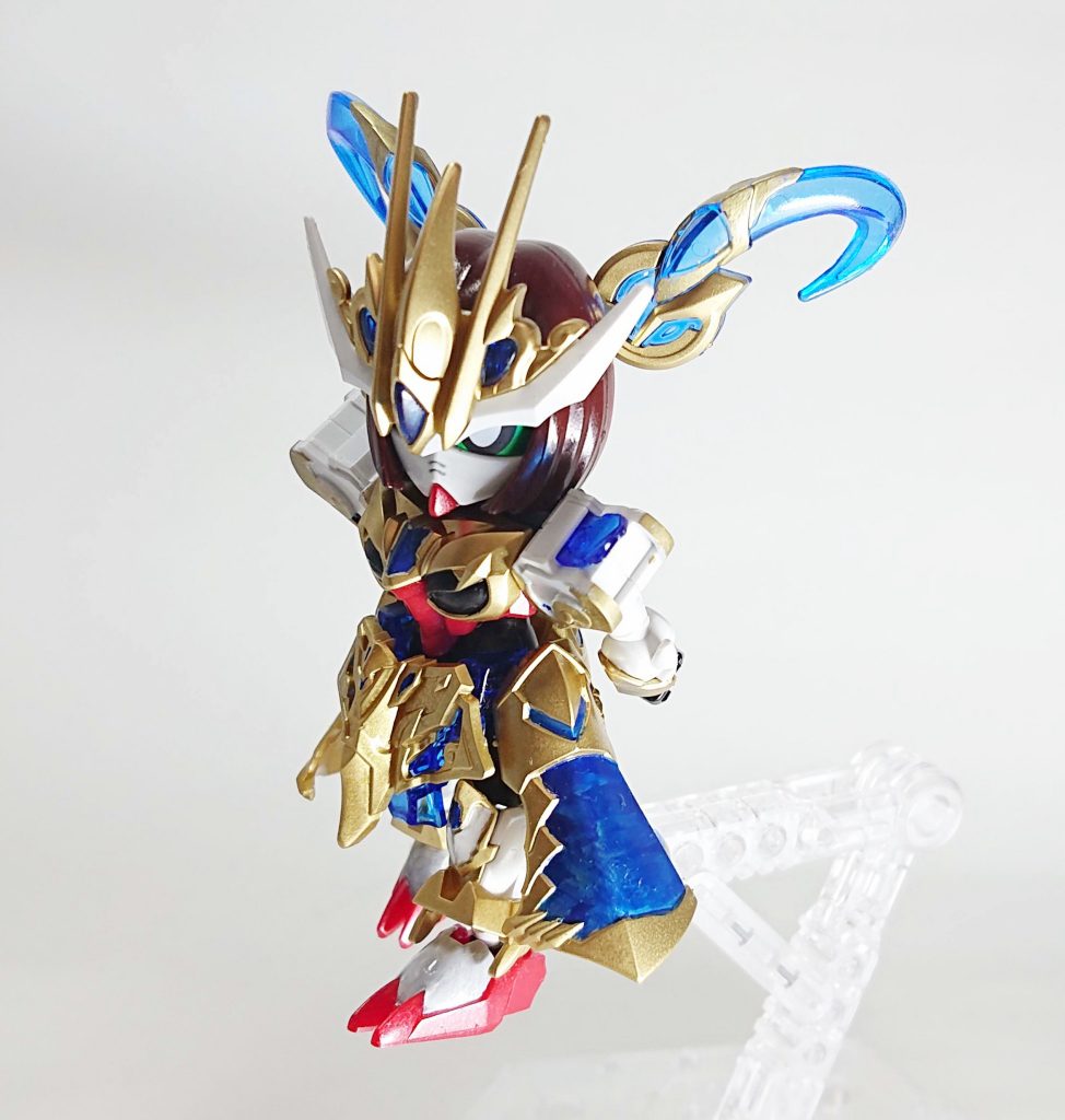 女性タイプのキットかー、と思いましたが思った以上に女子体型しててびっくりしました。後ろに手を回したポーズがなんとなくイメージにしっくりきたのでさせてみることに。女子力が予想以上に高めで驚いています。