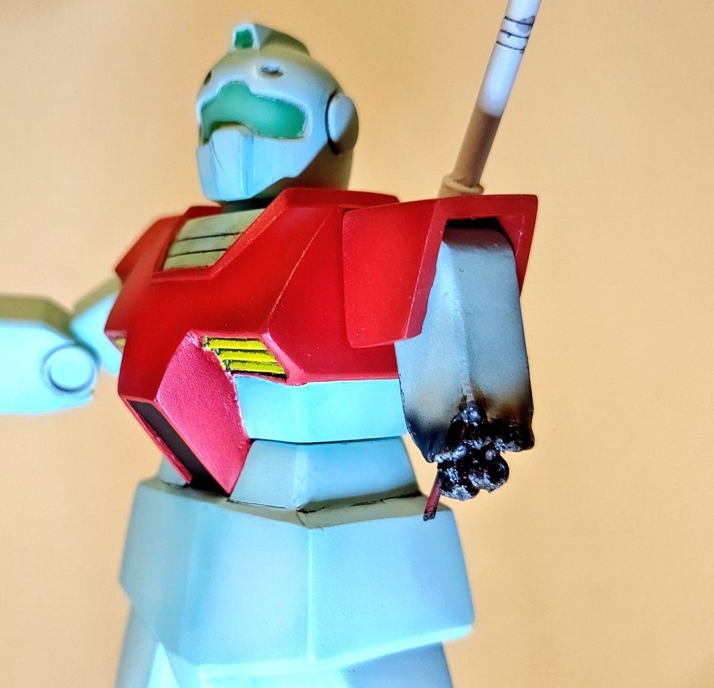 プラ板とジャンクパーツで組んだのち、ライターで炙りました。