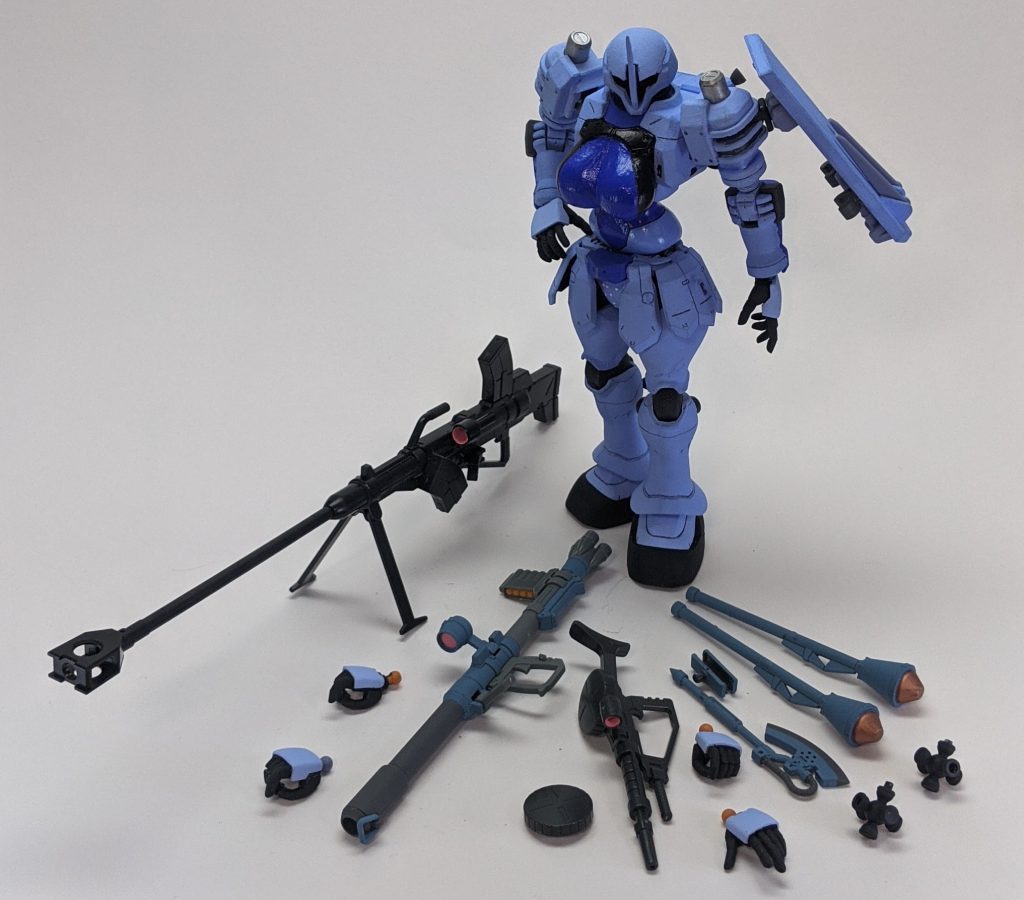 …と説明をうだうだしましたが(元ネタのイラストを可能な限り再現したガンプラとなります(´･∀･｀)(アホみたいな改造ばかりかと思いきや、腰周りに関しては他キットから移植に移植を重ね、後述する「股割り」ができる程度には可動範囲を広げています。(※鉄血系キット股関節とニューガンダムの腰を主に使用)これは武装全てを纏めた写真ですが…男の子はこういうのが好きなんですよね？(