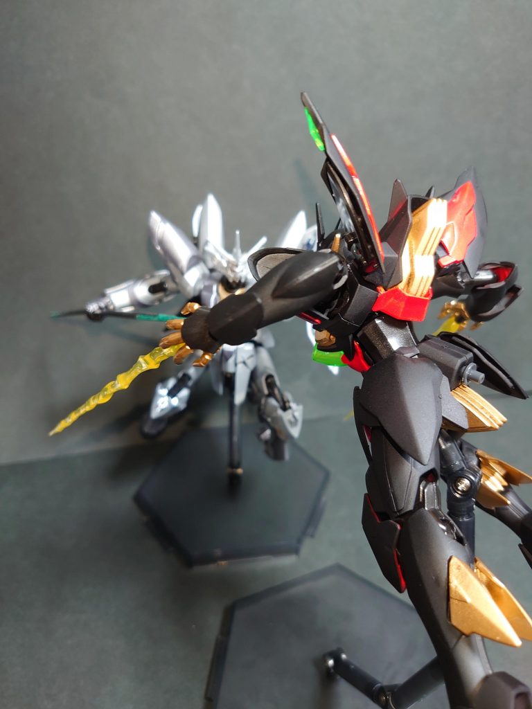 アッシュ「・・！・・あの機体は・・」・・枠が余ったので、ブンドドしてました。はい。パイロット共々、妄想設定ばかりのジルスベインでしたがいかがだったでしょうか。次回は最後の画像に出てきた機体を投稿する予定です。最後まで閲覧ありがとうございました。