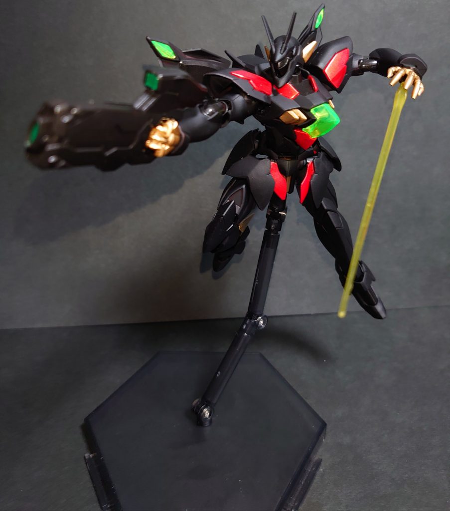 武装はジルスベインガン、ジルスベインソード。加えて内装火器のビームバスター、ビームバルカン/ビームサーベルです。