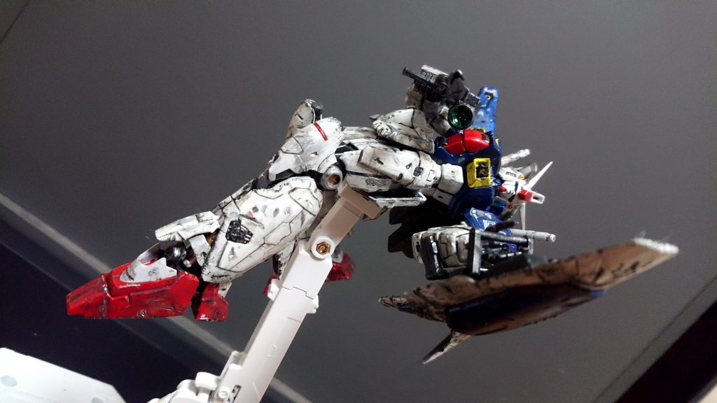 もっとダイナミックに動かしたかったのですが…パーツぽろぽろを解決するため、コアブロックシステムやらを全て捨てて、接着したのですが、それでも、全体的にもろく。これ以上は、苦しいです。これ以上を求めるなら、もう、稼働域を捨てて固定するしか手はない！ので、やめましたｗ