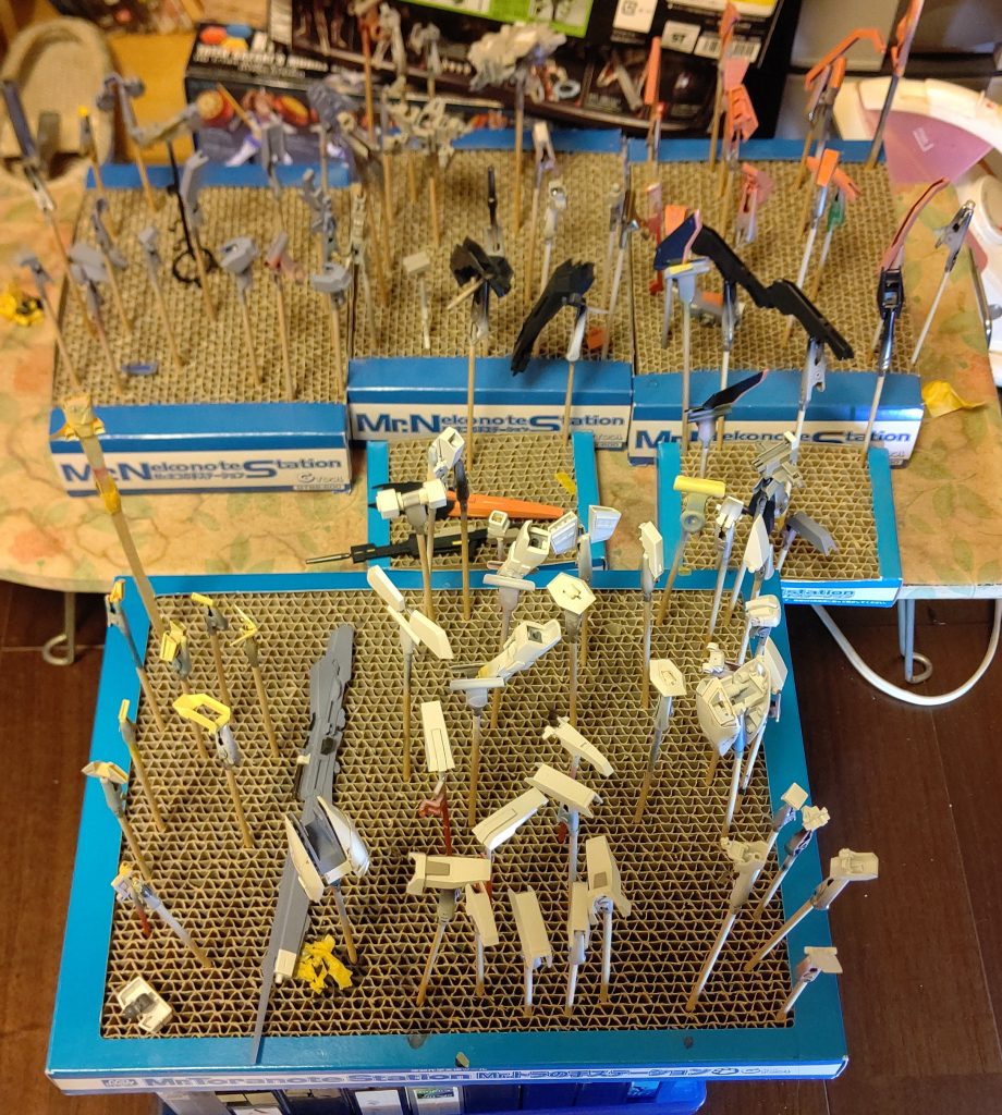 本体色は一切調ー色せずにビンのまま使用。パーツ単体で見ると｢え？これ発色してる｣って思うけど組んでみるとちゃんと赤青黄に見える絶妙なバランス。