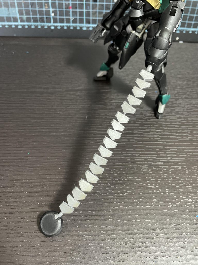 都合といいますのがスネークハンドで、上手く作れなかったのと、怠かったため片腕の量産型になりました。気が向きましたら作り直します。