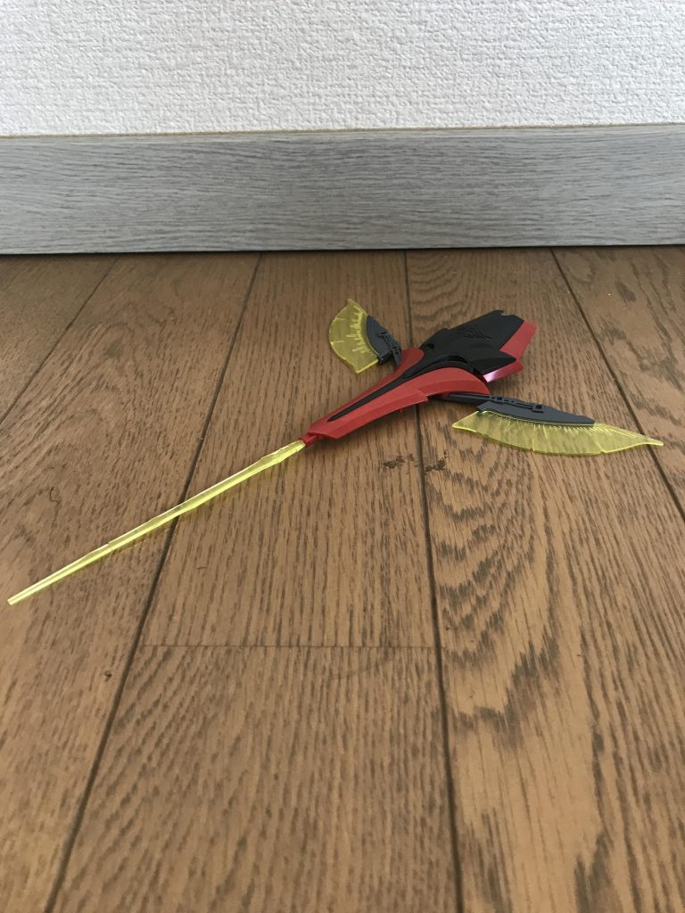 オリジナル武器と感想最後に初めてのエアブラシ塗装ということもあり緊張していましたがとても良いものに個人的に思っております失敗したらどうしよう等の不安はありましたがそういうこともなくいい仕上がりにすることができました(ガンダムマーカーエアブラシで失敗したことがあったので不安はかなりありました)(笑)